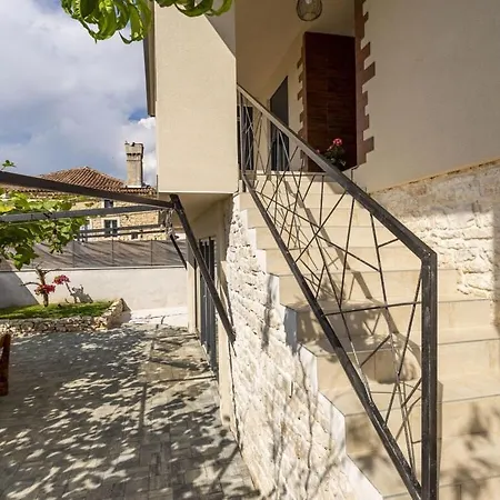 Poli Stare Nuoni Holiday home *