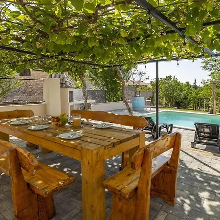 Holiday home Poli Stare Nuoni Zminj